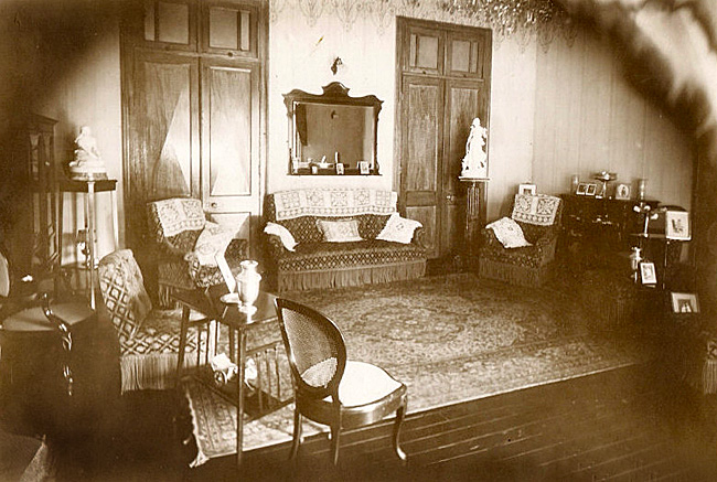 Moka - Eureka Colonial House - Maison Creole - The Living Room - 1890s